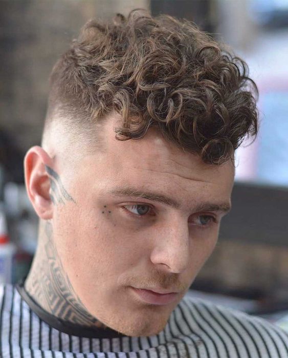 Mastering the Low Fade cut: 21 perfect ideas for men with curly hair ...