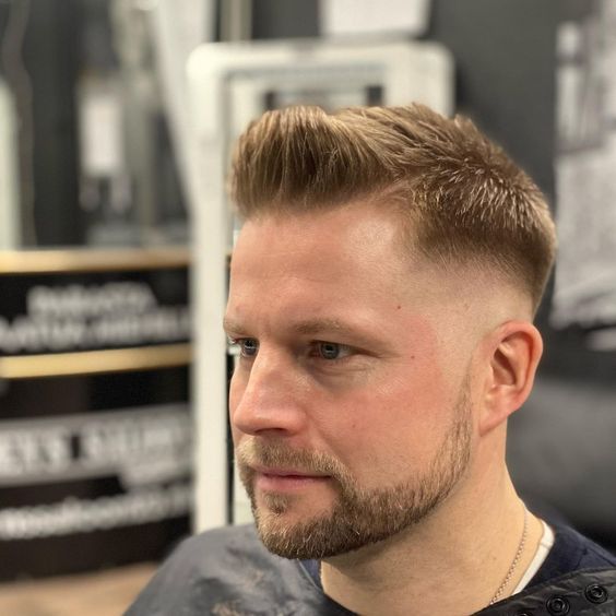 Men's short haircut Faux Hawk Fade 21 idea: A trendy and epathetic look ...